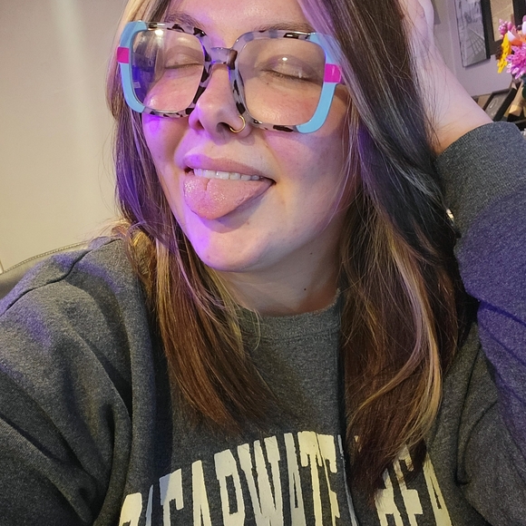 Meet your Posher, Chelsea! - Picture 3 of 5